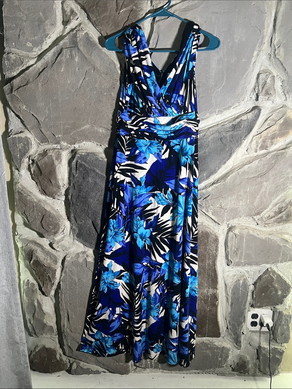 madison leigh Blue & White Tropical Print V-Neck Maxi Dress
